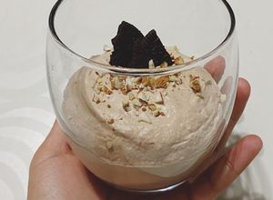 Una foto de Mousse de chocolate con trozos de frutos secos