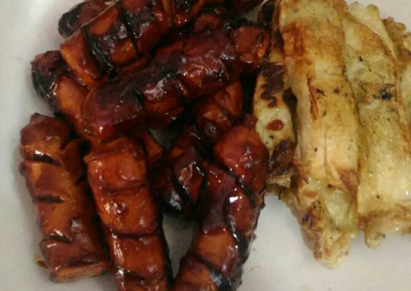 Sosis panggang dan fish row roll yummi.