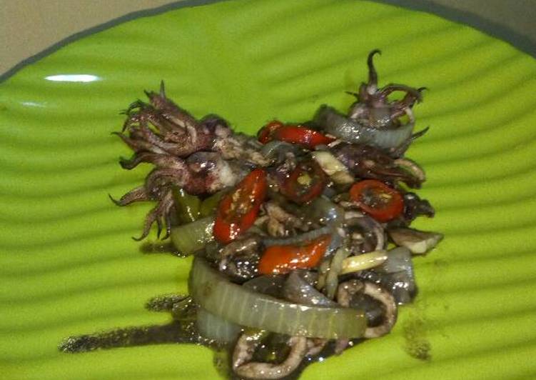 Bagaimana Membuat Cumi bumbu hitam, Sempurna