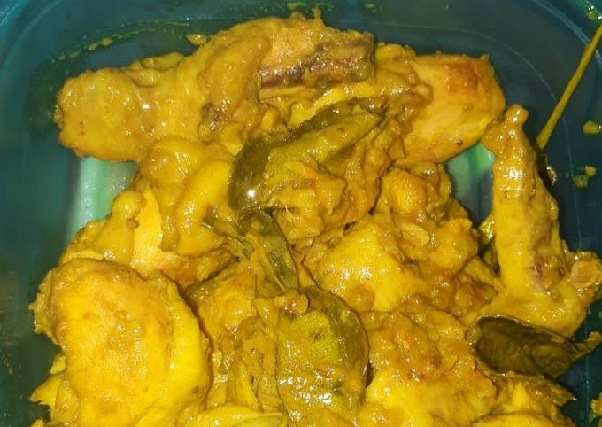 Resep Ayam goreng bumbu kuning oleh Zholla Noviasari P - Cookpad