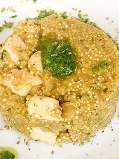 Una foto de Risotto de quinoa con pesto