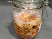 Una foto de kimchi de repollo