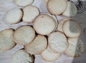 Una foto de Polvorones de mantequilla 🍪🍪