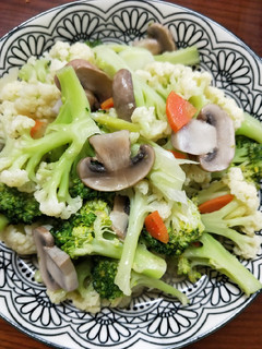 双色花椰菜炒蘑菇 的食譜成品照片