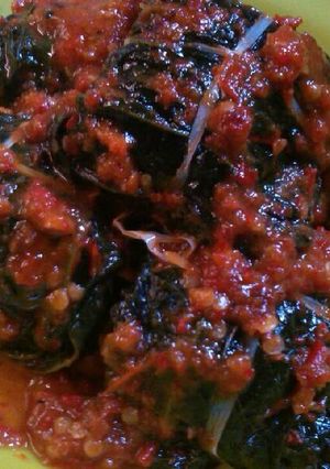 Foto resep Buntil daun singkong yummy(isi kelapa n ikan pindang asin)
