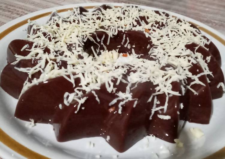 8 Resep: 8. Silky Pudding Coklat Regal yang Menggugah Selera!