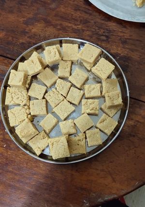 A picture of Maisoor paak sweet.