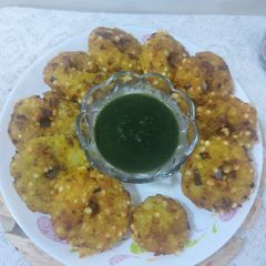 A picture of Saabutdaana flour vada.