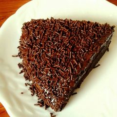 A picture of Chocolatey cake with chocopeanut.