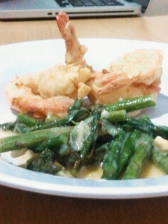 A picture of Crispy Prawn with Lemon and Asparagus Sauce.