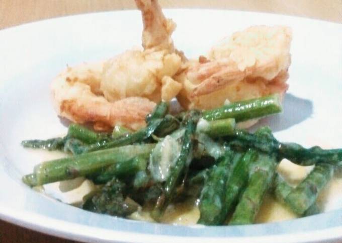 Crispy Prawn with Lemon and Asparagus Sauce