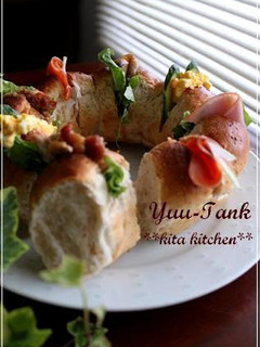 A picture of Flower-Shaped Sandwich Rolls.