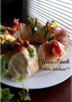 A picture of Flower-Shaped Sandwich Rolls.