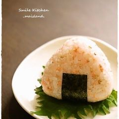 A picture of Salmon Mayo Rice Ball For Obento, Sesame Oil Is The Key!.