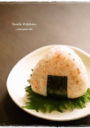 A picture of Salmon Mayo Rice Ball For Obento, Sesame Oil Is The Key!.