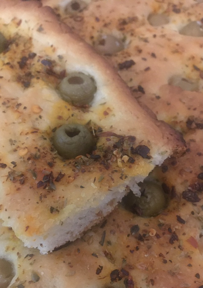 Una foto de 🍕🇮🇪FOCACCIA🇮🇪🍕🥰🍻🤩🍷🍕🍷(bien italiana)🇮🇪🍕🍷❤️