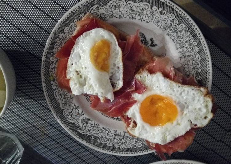 Tapa de jamón y huevo