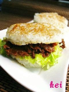 A picture of Yakiniku Rice Burger.