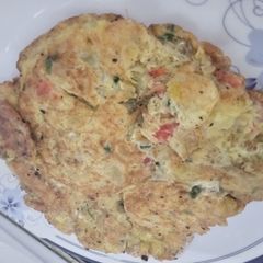 A picture of Leftover aloo kabab ka Omelet.