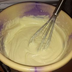 A picture of Confectioners Sugar Icing.