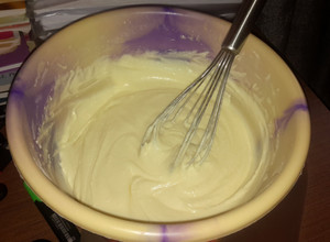 A picture of Confectioners Sugar Icing.