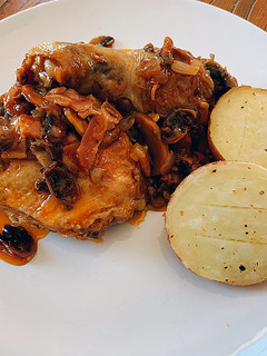Una foto de Pollo a la cazuela