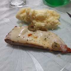 Una foto de Matambre a la pizza con puré