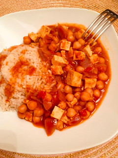 Tofus csicseriborsó curry recept fotója