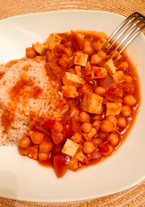 Tofus csicseriborsó curry recept fotója