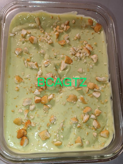 Una foto de Helado de aguacate con toques de nuez de la india