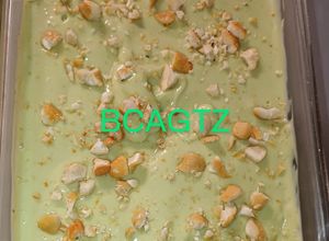 Una foto de Helado de aguacate con toques de nuez de la india