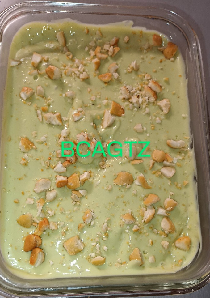 Una foto de Helado de aguacate con toques de nuez de la india