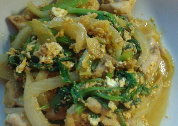 Recipe of Award-winning Kai pad pong karrie or stir fry chicken in curry powder