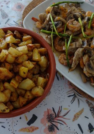 Foto de Peitos de peru estufados com camarão e cogumelos