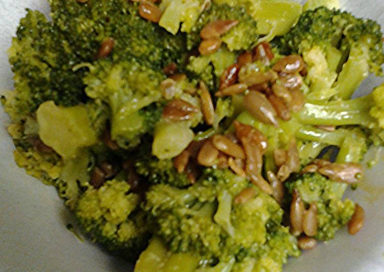 Broccoli and sunflower seeds