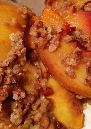 A picture of Easy Peach Crisp.