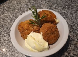 Una foto de Croquetas de calabazas caramelizadas rellenas de queso +dressing