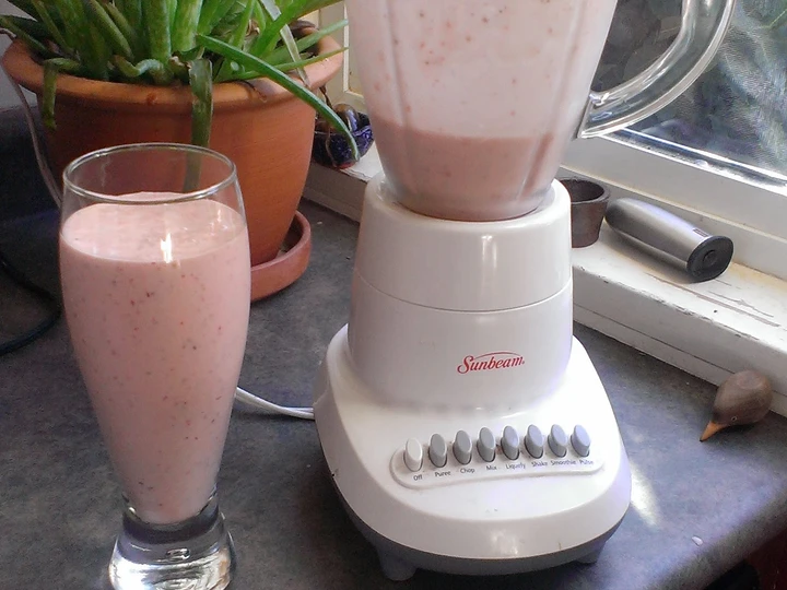 Easy Steps to Make|Recipe} Tropical Strawberry Smoothie the So Delicious, Appealing
