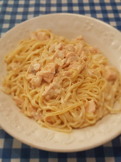 Una foto de Tallarines con salmón