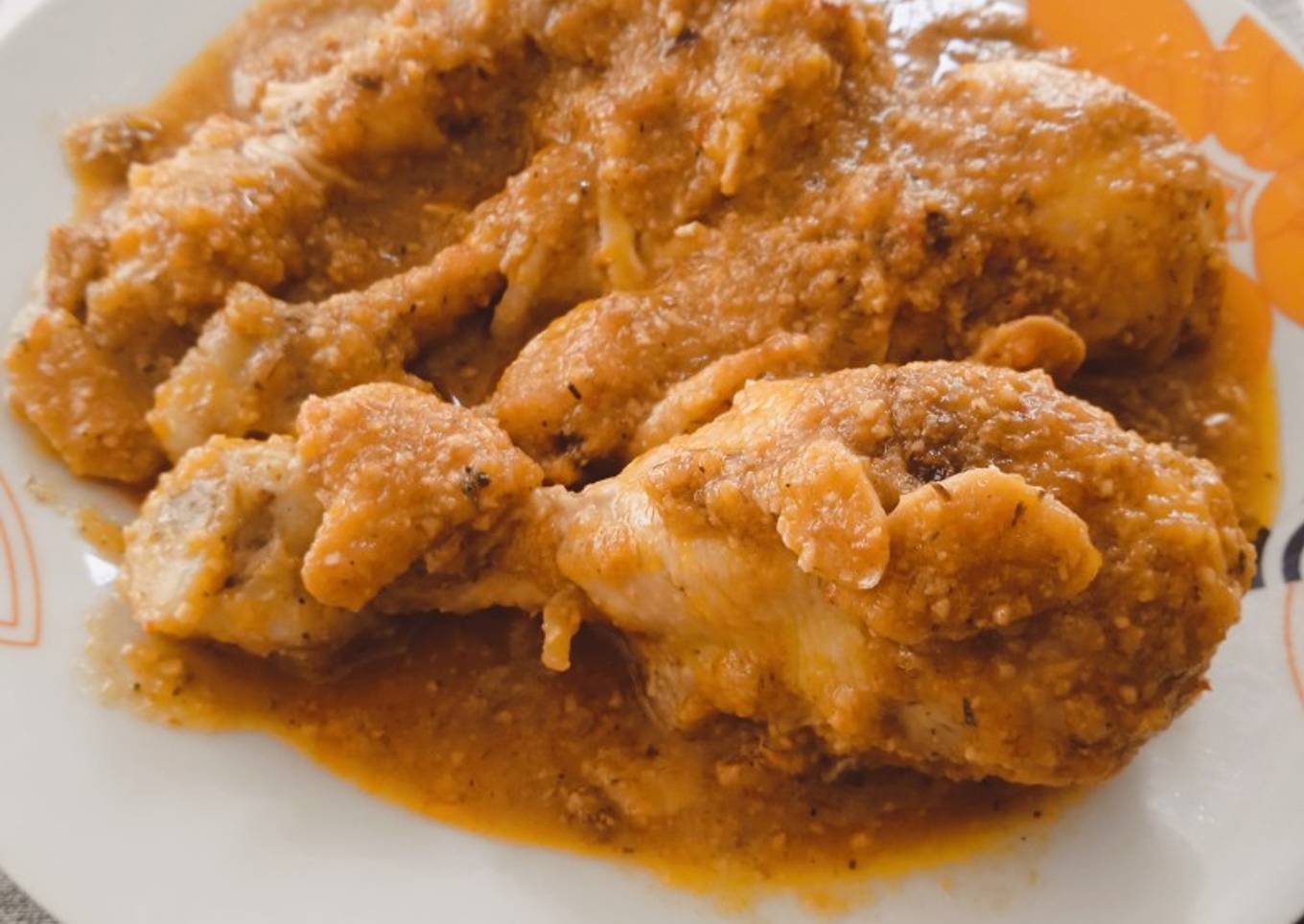 Jamoncitos de pollo en salsa de almendras con champiñones