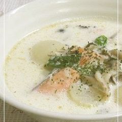 A picture of ✿Milk Soup with Salmon, Turnip, and Shimeji Mushrooms.