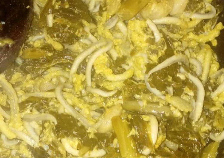 Revuelto de berzas con gambas y gulas