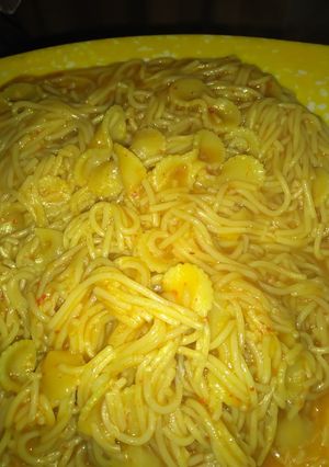 Jollof din taliya da macaroni ainihin hoton girkin