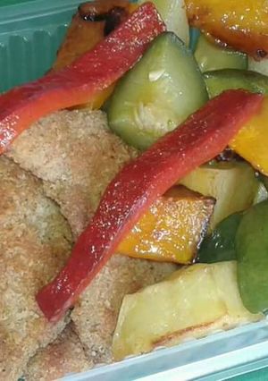 Una foto de Pechuguitas de pollo con verduras