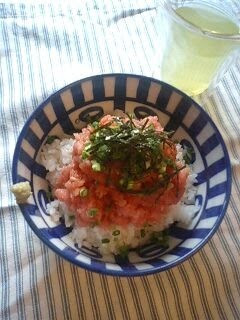 A picture of Negitoro Don with Amazing Sauce.