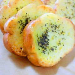 A picture of Garlic Rusk.