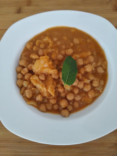 Una foto de Garbanzos con bacalao