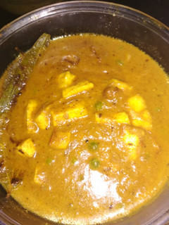 A picture of Matar paneer.