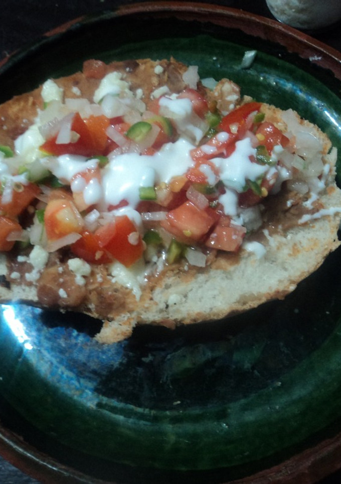 Una foto de Molletes a la mexicana