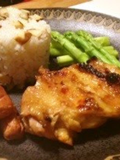 A picture of Tandoori Chicken with Buttered Rice.